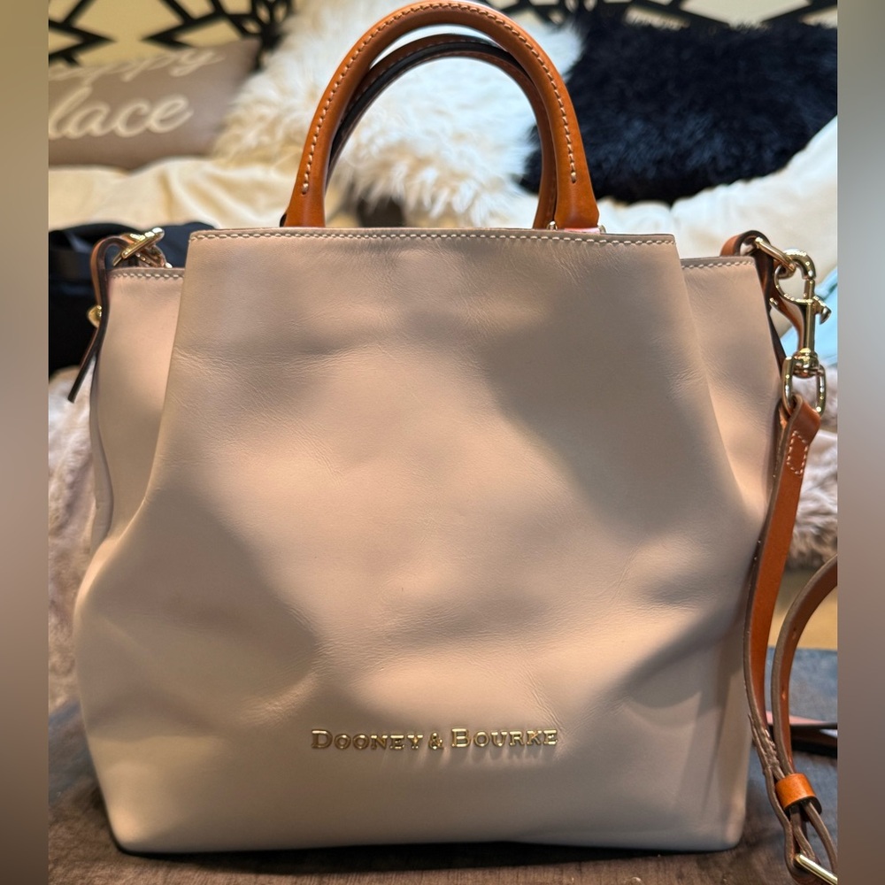 Dooney & Bourke Cream and Brown Shoulder Bag LIKE NEW